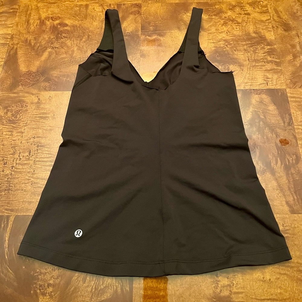 Lululemon Contour Tank, size 6, shelf bra cut out